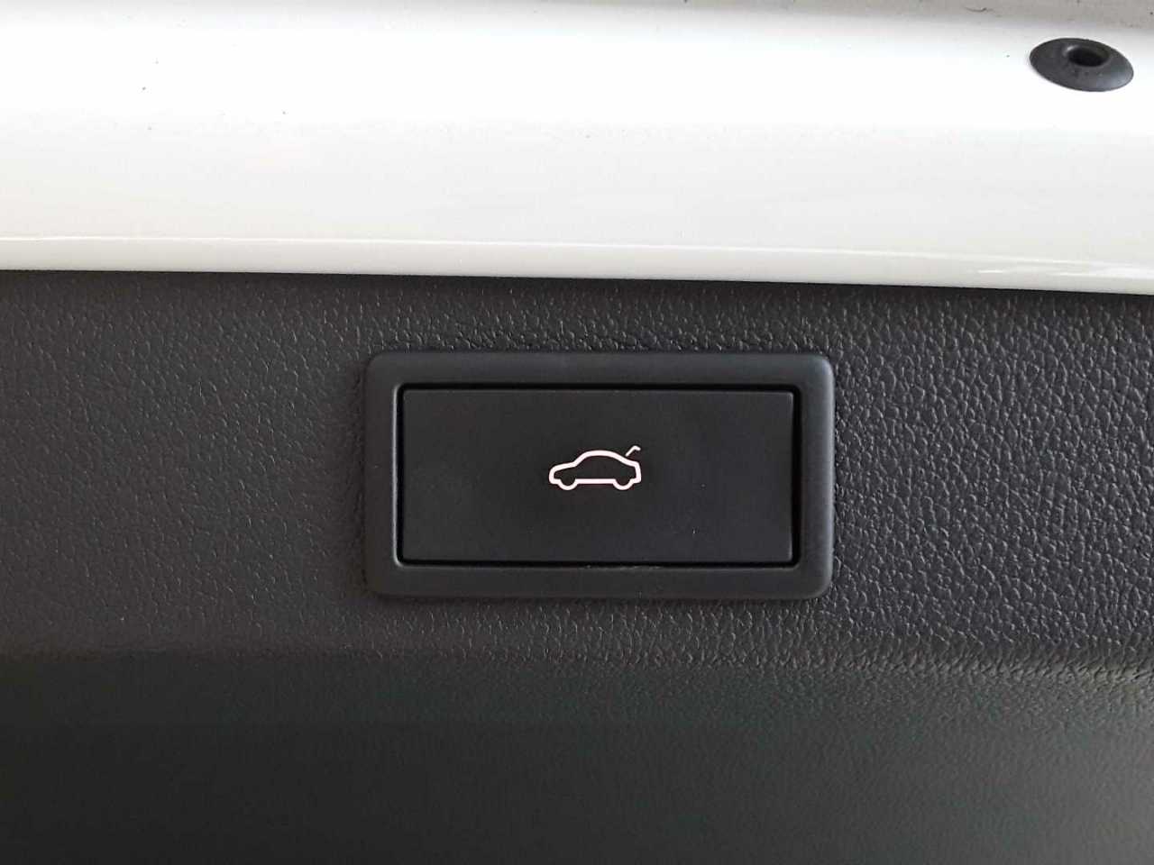 Skoda Superb Combi 2.0 TDI DSG Sportline 18