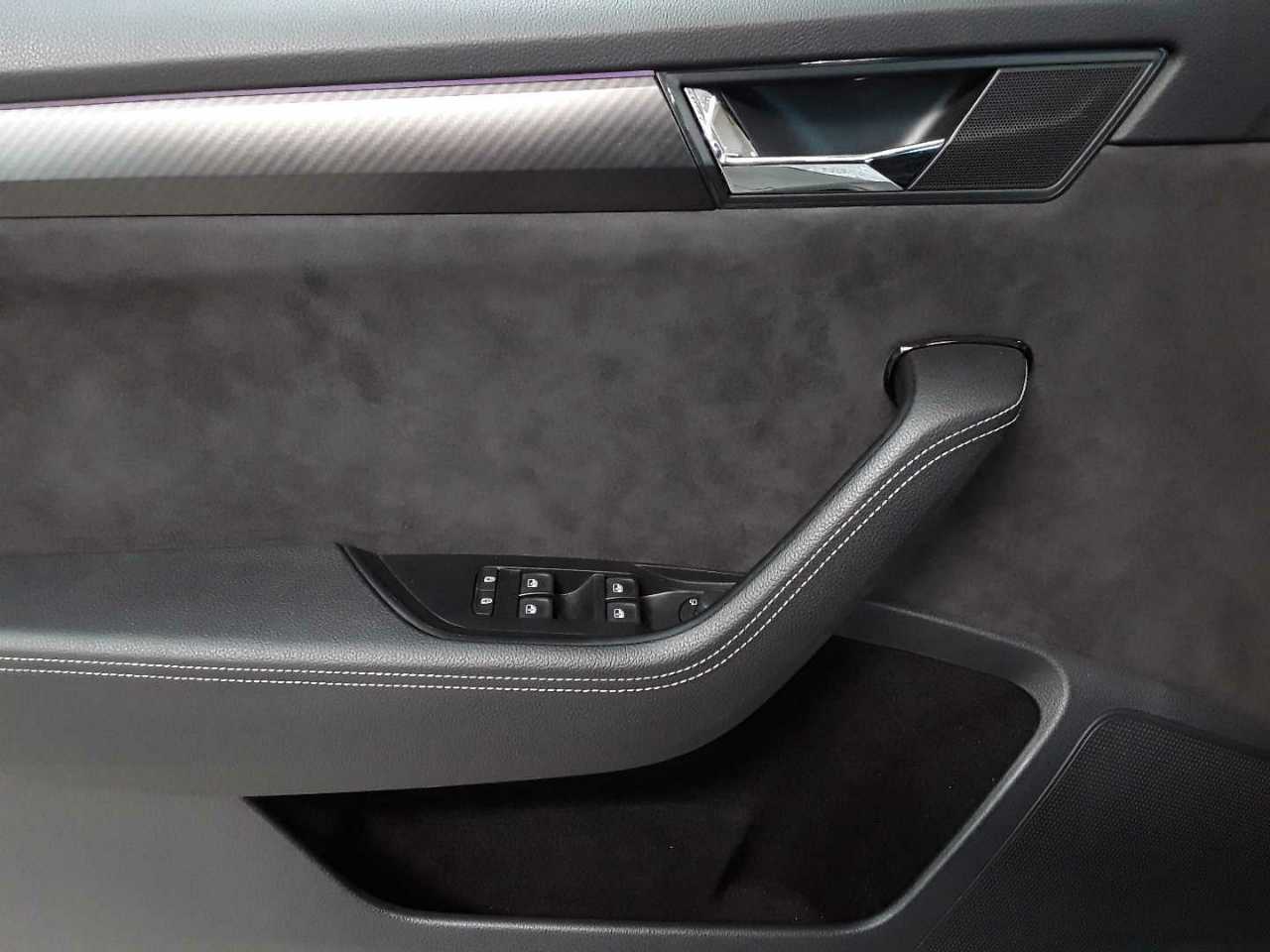 Skoda Superb Combi 2.0 TDI DSG Sportline 17