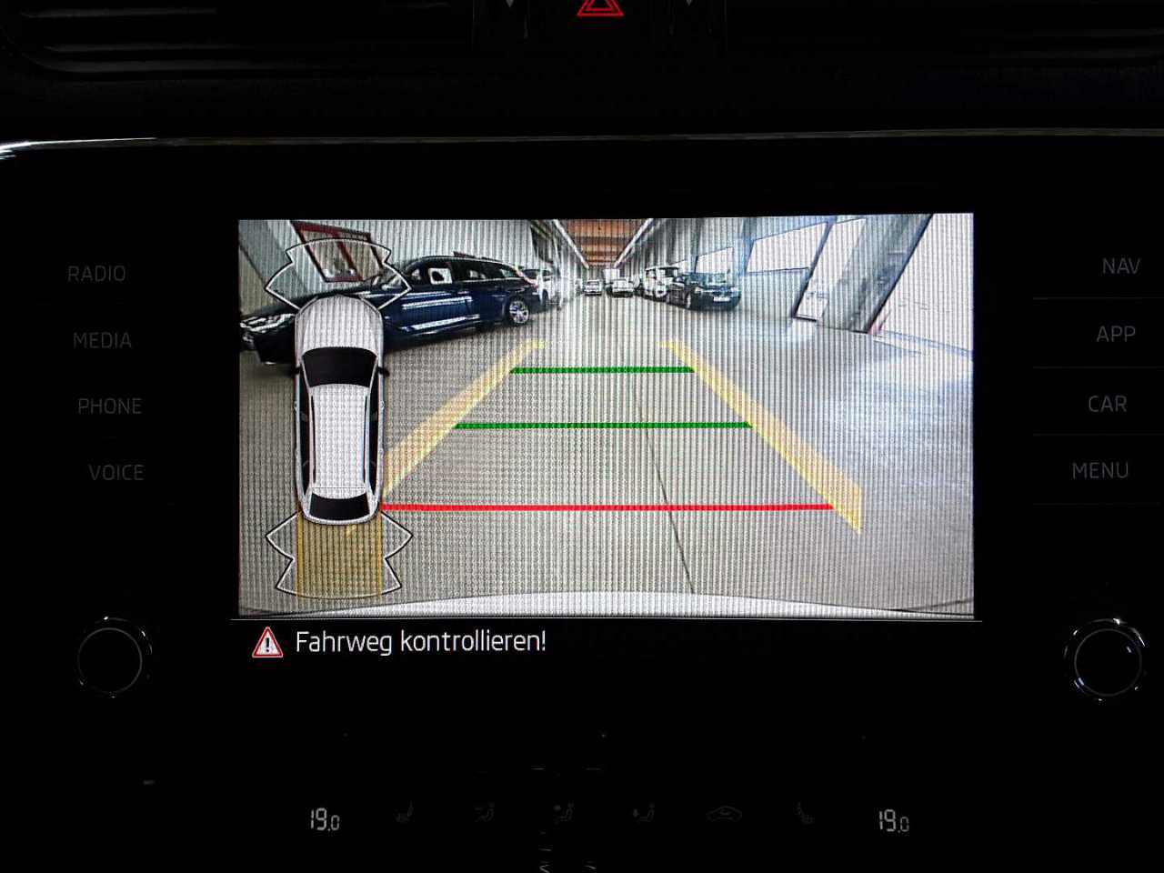Skoda Superb Combi 2.0 TDI DSG Sportline 16
