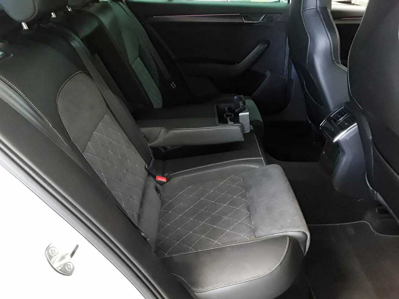 Skoda Superb Combi 2.0 TDI DSG Sportline 14