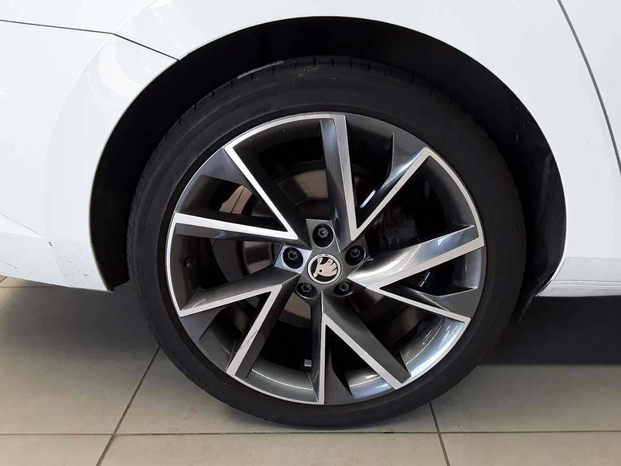 Skoda Superb Combi 2.0 TDI DSG Sportline 19