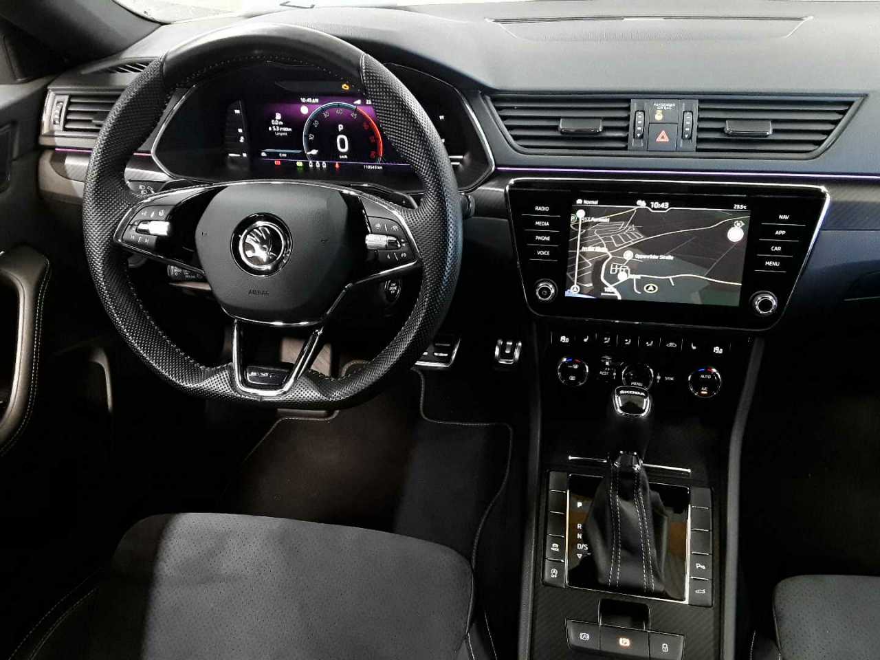 Skoda Superb Combi 2.0 TDI DSG Sportline 10