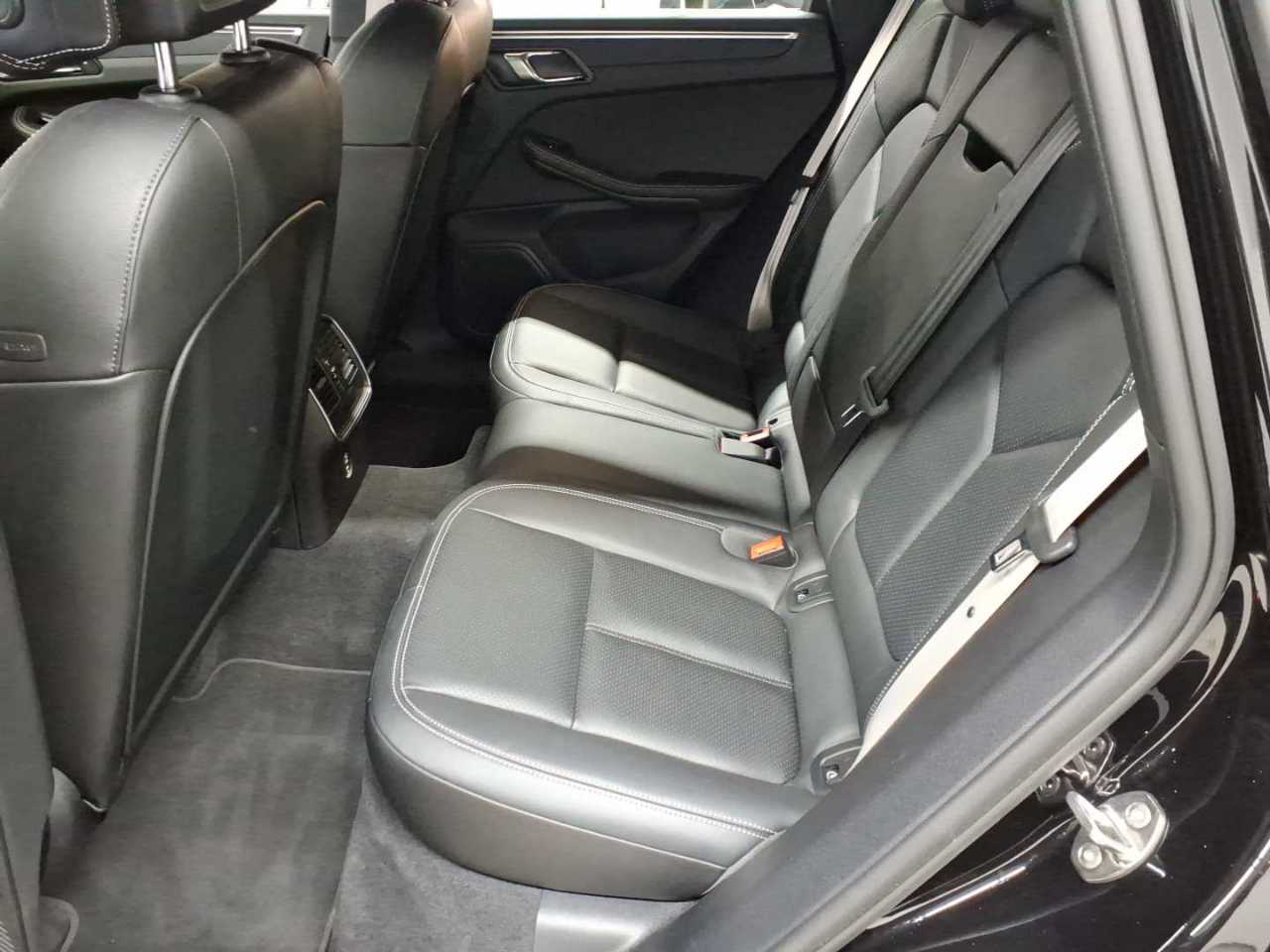 Porsche Macan PDK 13