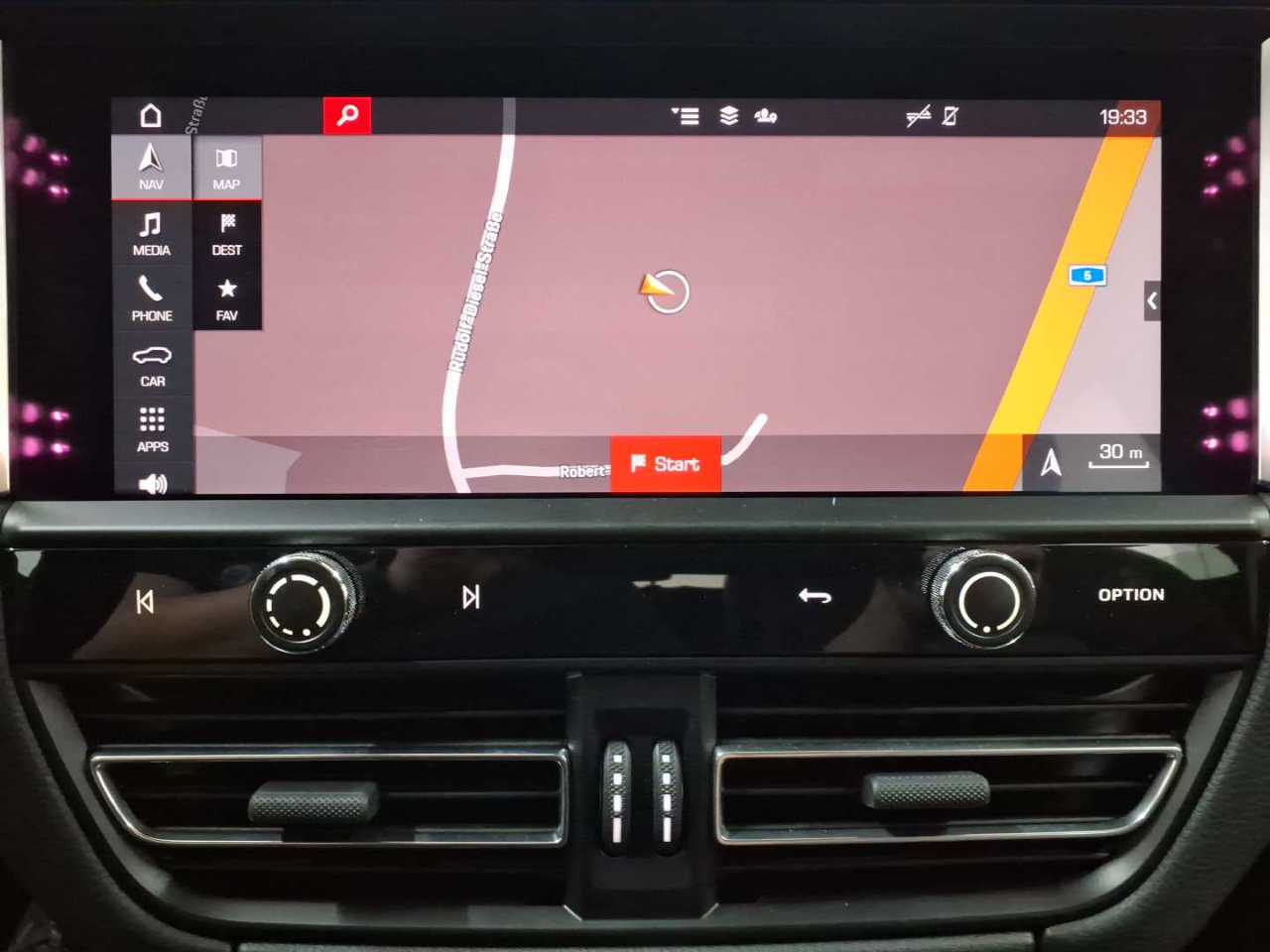 Porsche Macan PDK 12