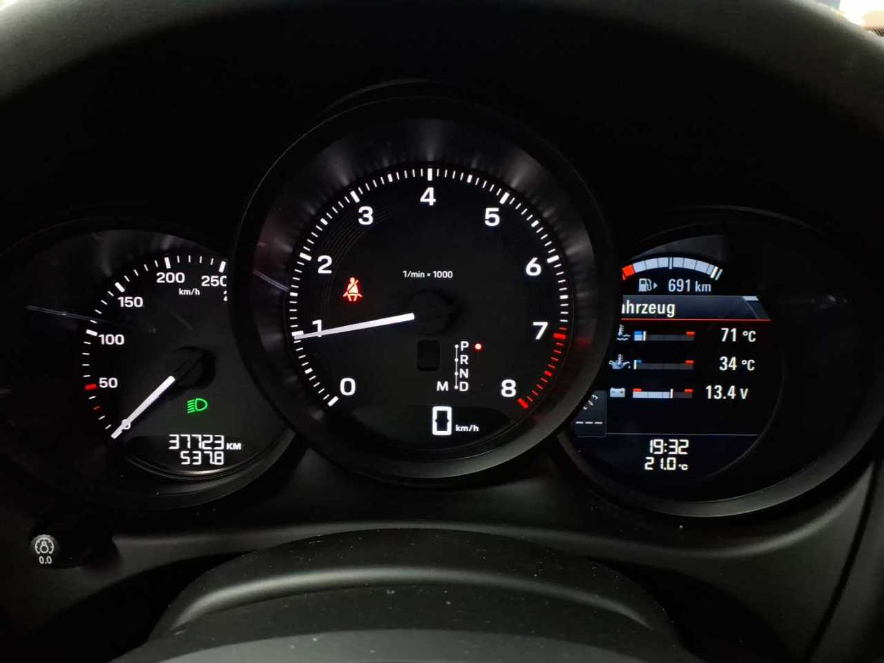 Porsche Macan PDK 11