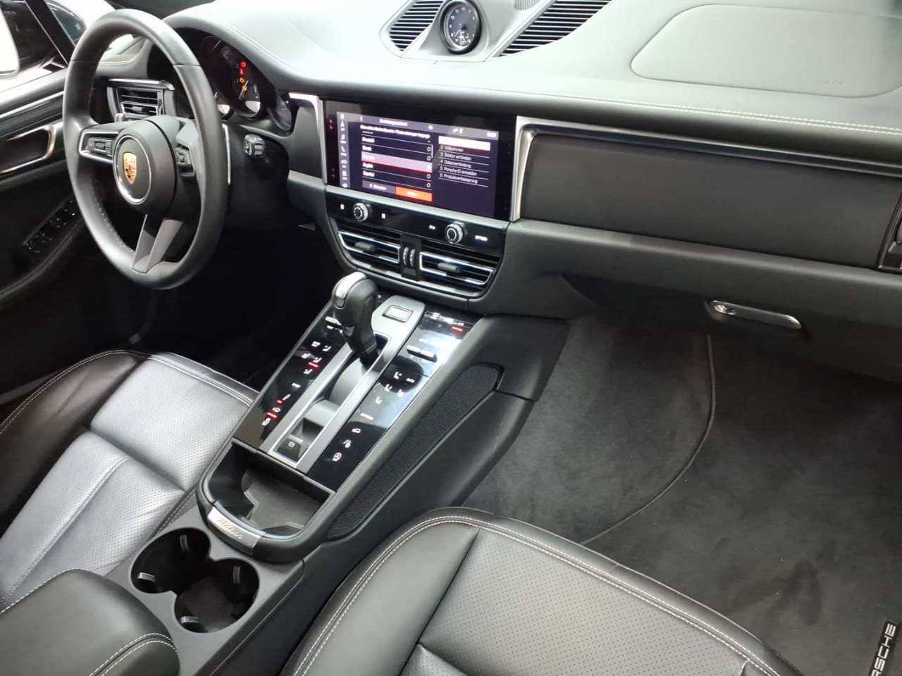Porsche Macan PDK 9