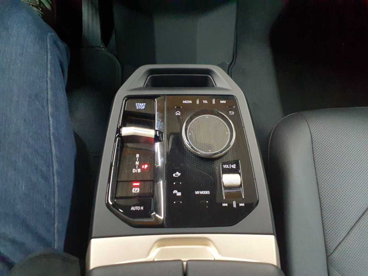 Bmw iX xDrive40 10
