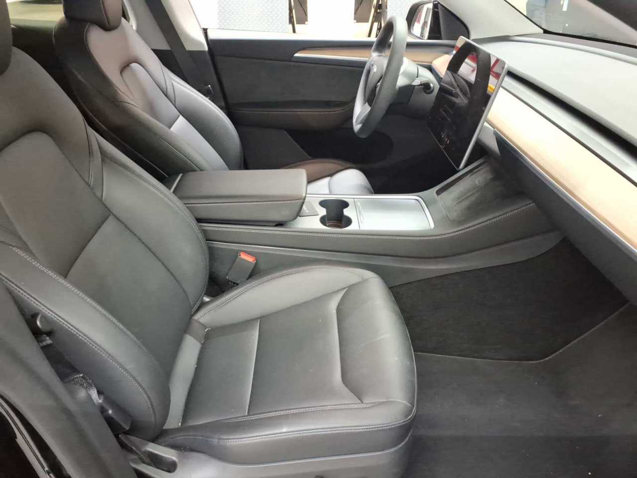 Tesla Model Y Long Range Dual Motor AWD 8