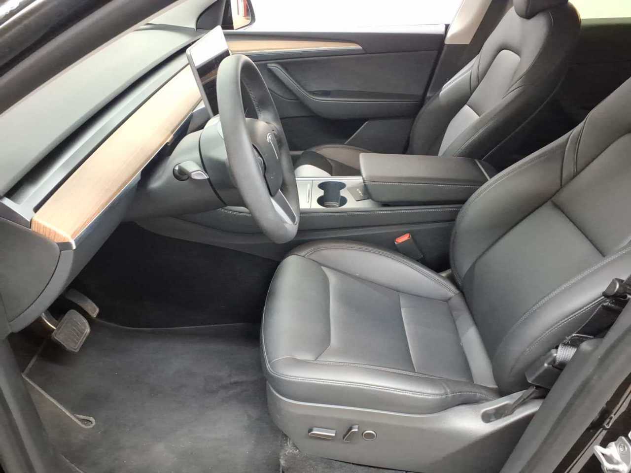 Tesla Model Y Long Range Dual Motor AWD 7