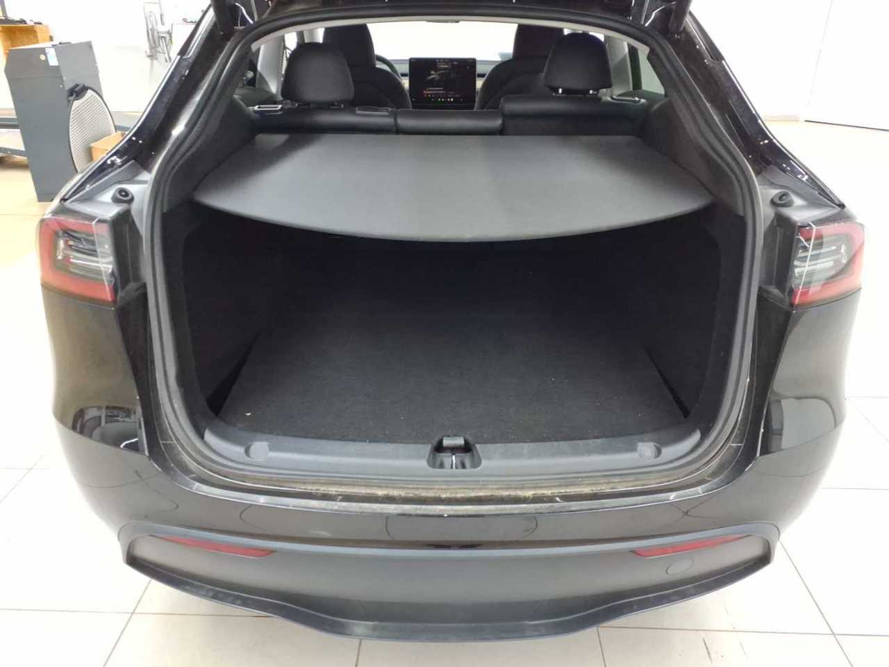 Tesla Model Y Long Range Dual Motor AWD 15