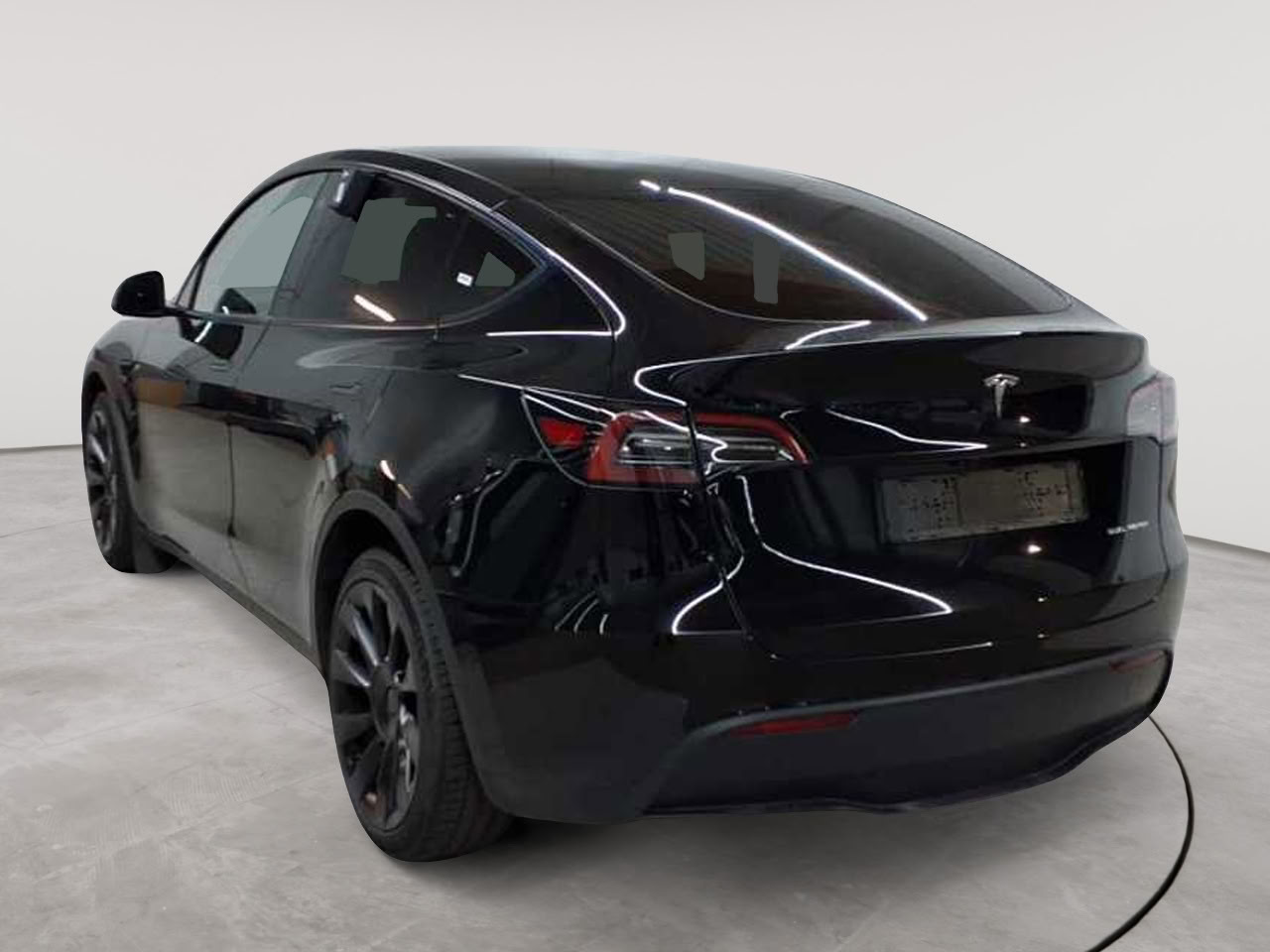 Tesla Model Y Long Range Dual Motor AWD 5