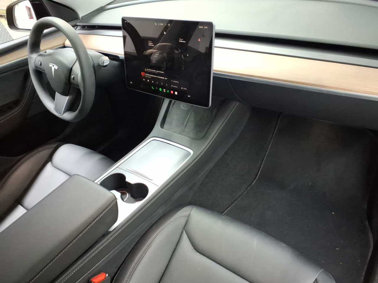 Tesla Model Y Long Range Dual Motor AWD 9