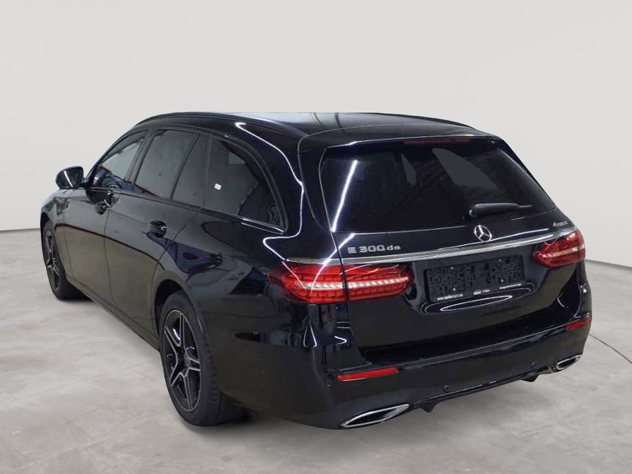 Mercedes-Benz E 300 de 4Matic T 9G-TRONIC AMG Line 5