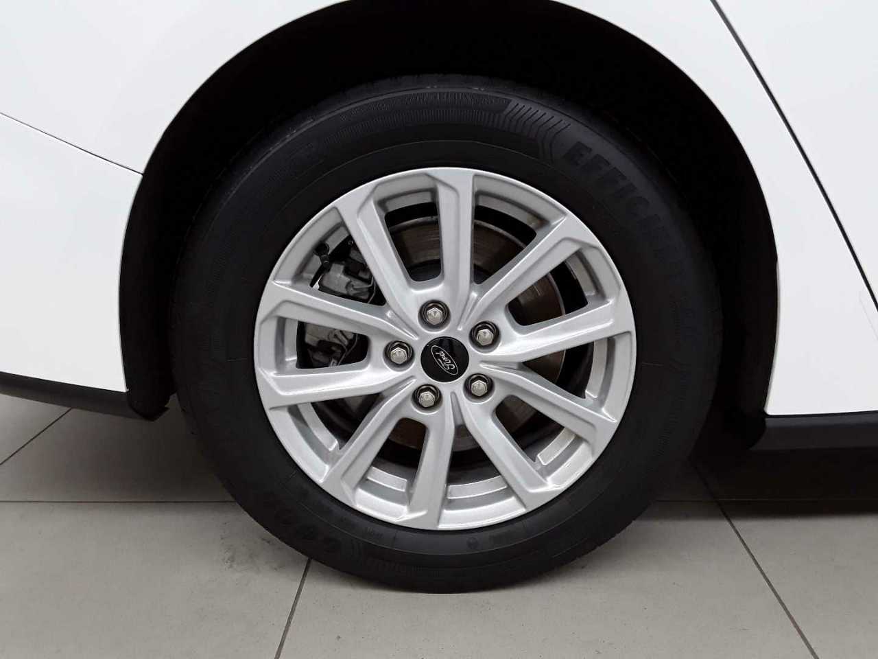 Ford Focus Turnier 1.5 EcoBlue Start-Stopp-System COOL&CONNECT 18