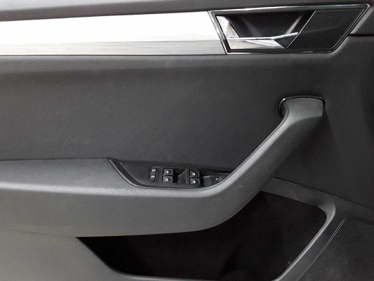 Skoda Superb Combi 2.0 TDI 4x4 DSG Ambition 17