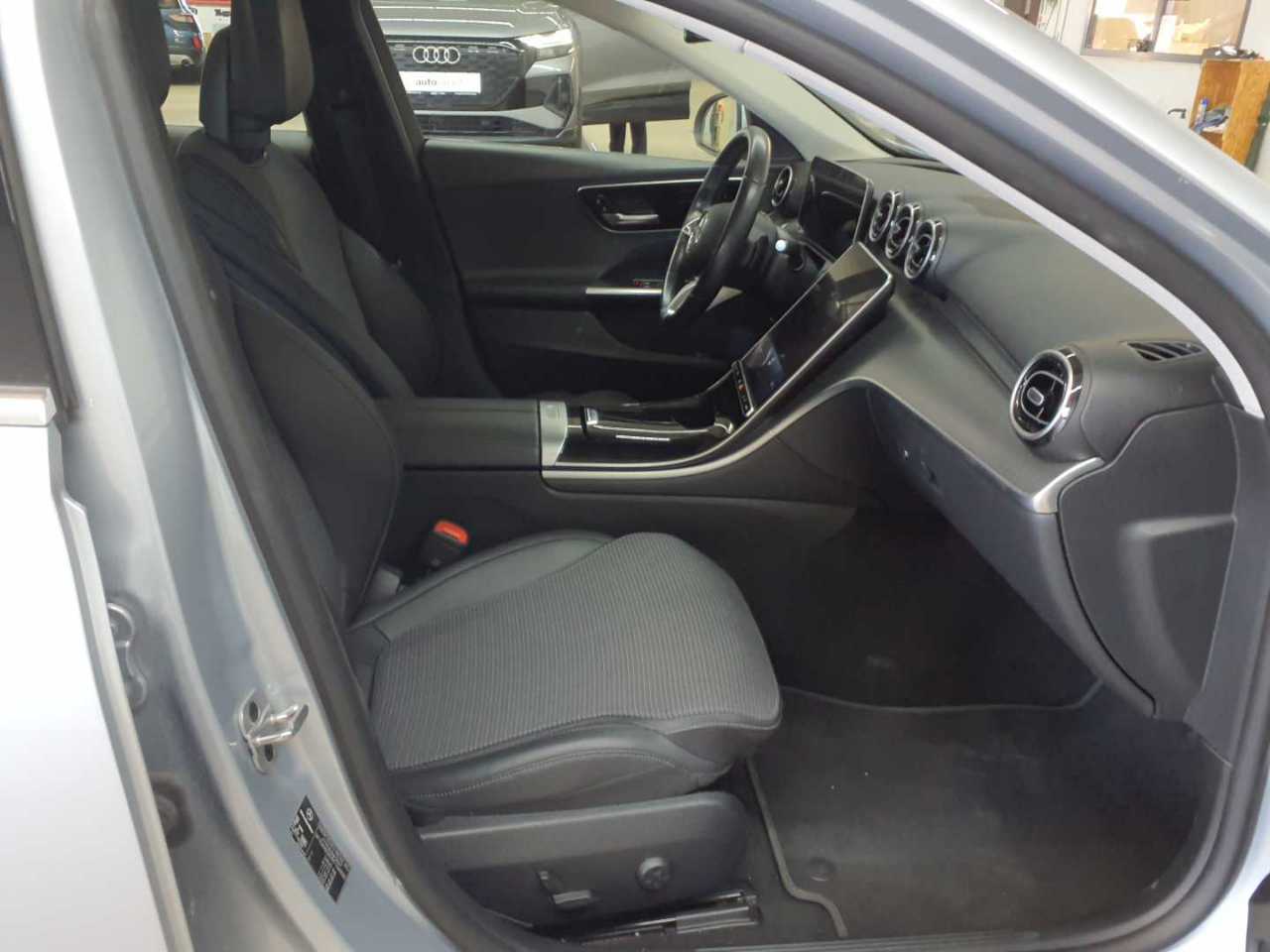 Mercedes-Benz C 200 d T 9G-TRONIC Avantgarde 12