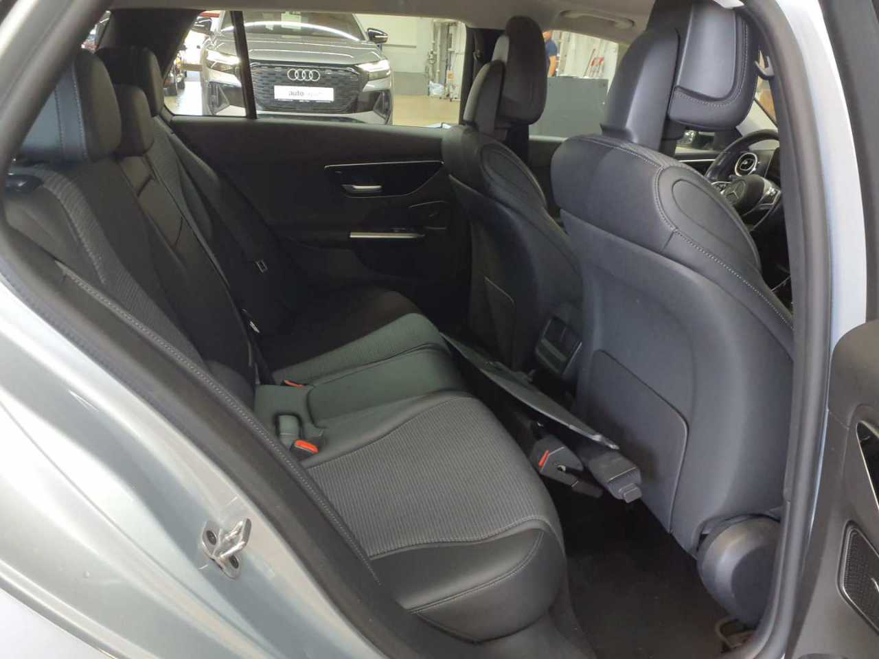 Mercedes-Benz C 200 d T 9G-TRONIC Avantgarde 11