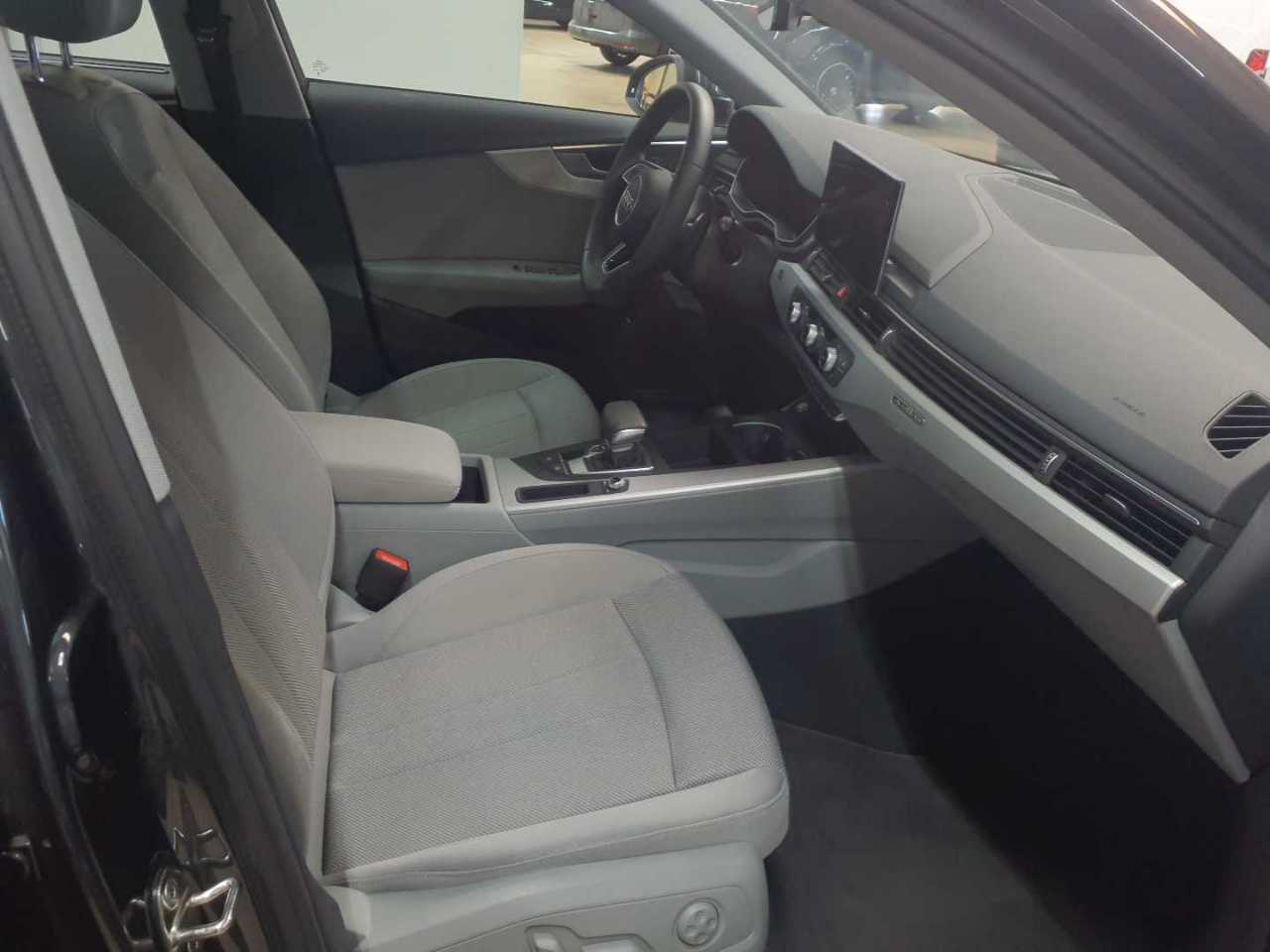 Audi A4 Avant 40 TFSI quattro S tronic advanced 8