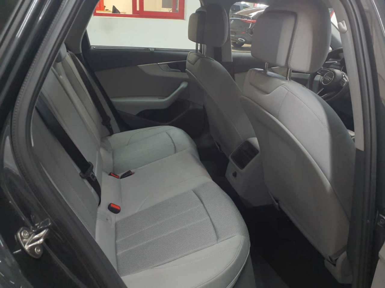 Audi A4 Avant 40 TFSI quattro S tronic advanced 14