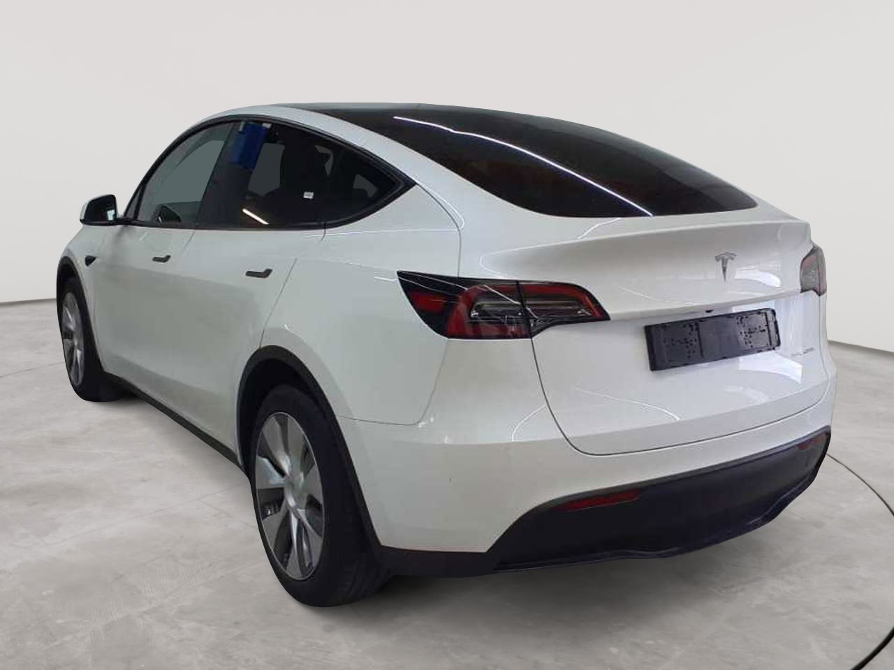 Tesla Model Y Long Range Dual Motor AWD 5
