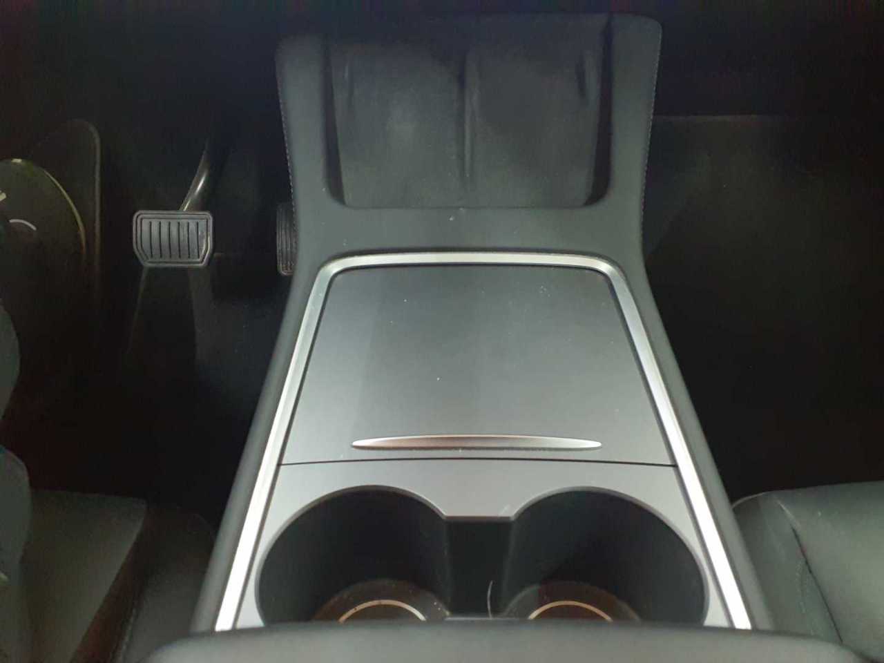 Tesla Model Y Long Range Dual Motor AWD 10