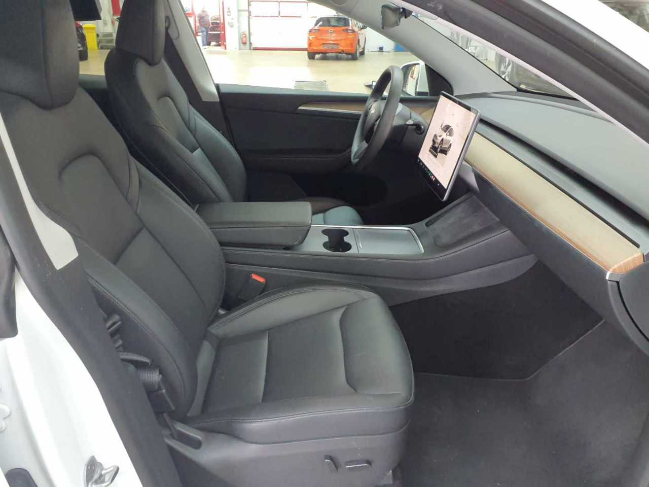 Tesla Model Y Long Range Dual Motor AWD 7