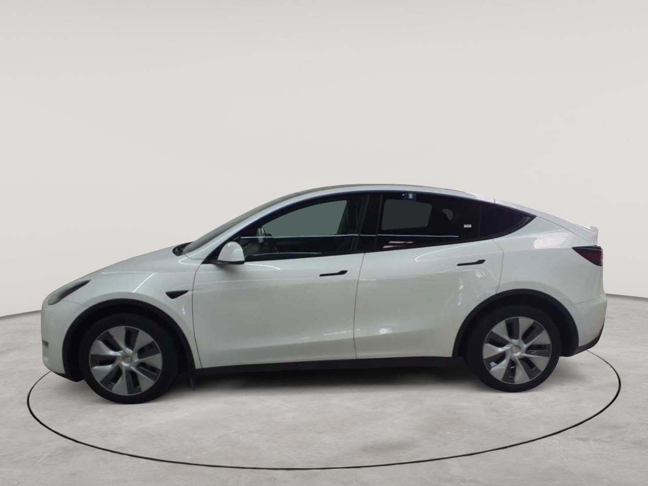 Tesla Model Y Long Range Dual Motor AWD 6