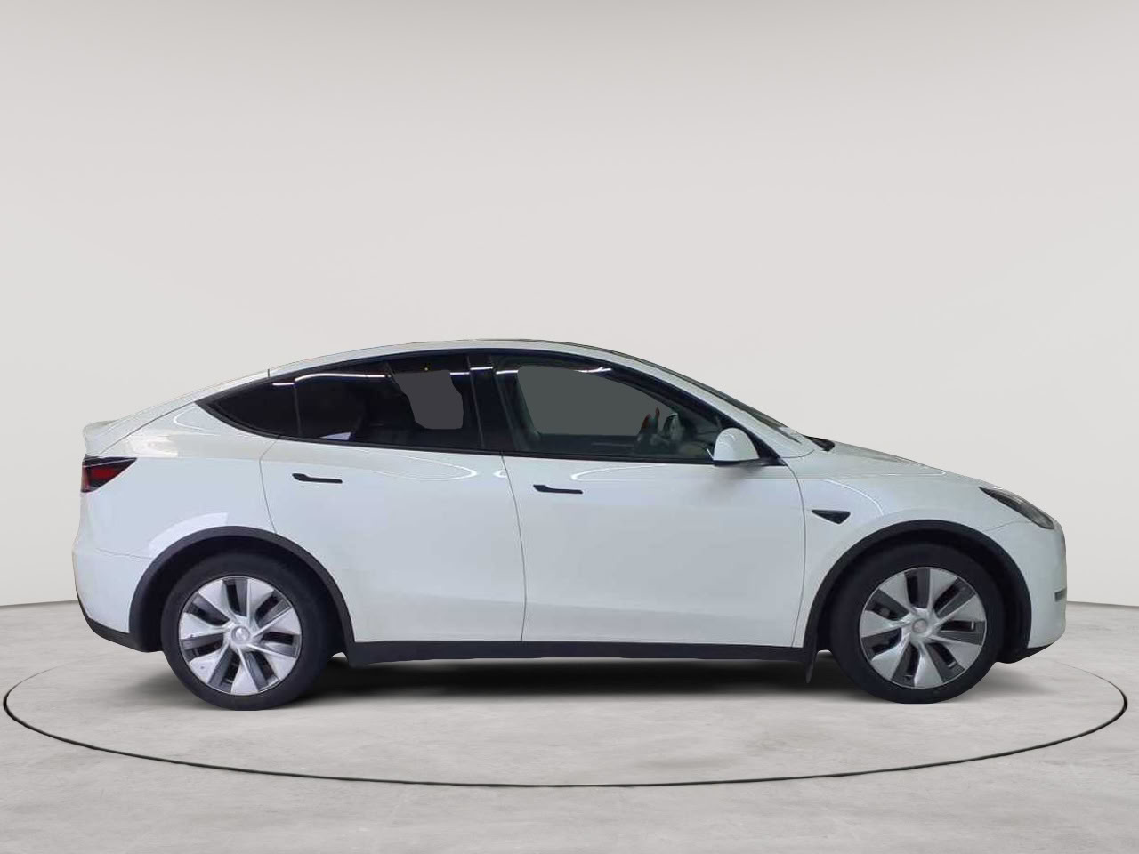 Tesla Model Y Long Range Dual Motor AWD 3
