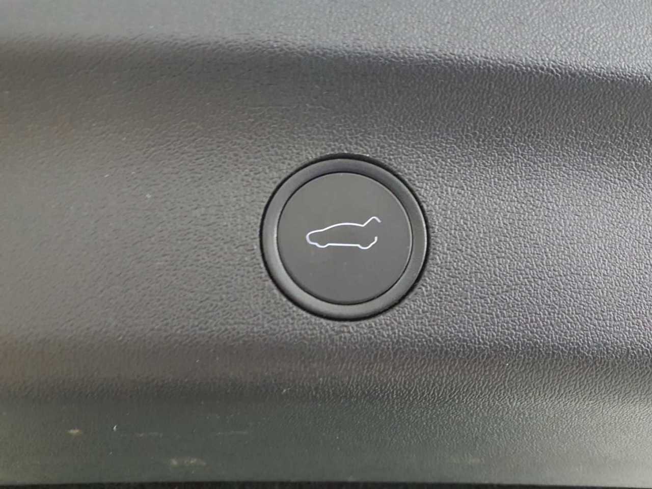 Tesla Model Y Long Range Dual Motor AWD 16