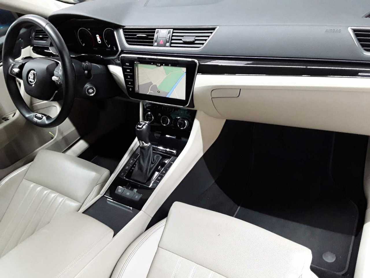 Skoda Superb Combi 2.0 TSI 4x4 DSG L&K 9