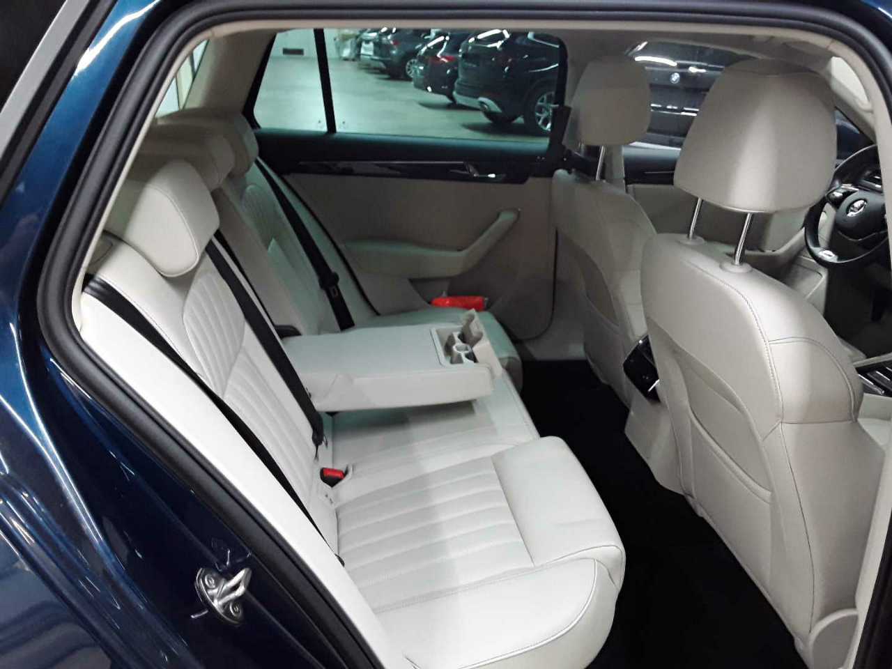Skoda Superb Combi 2.0 TSI 4x4 DSG L&K 14