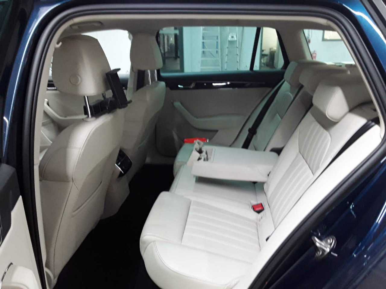 Skoda Superb Combi 2.0 TSI 4x4 DSG L&K 13