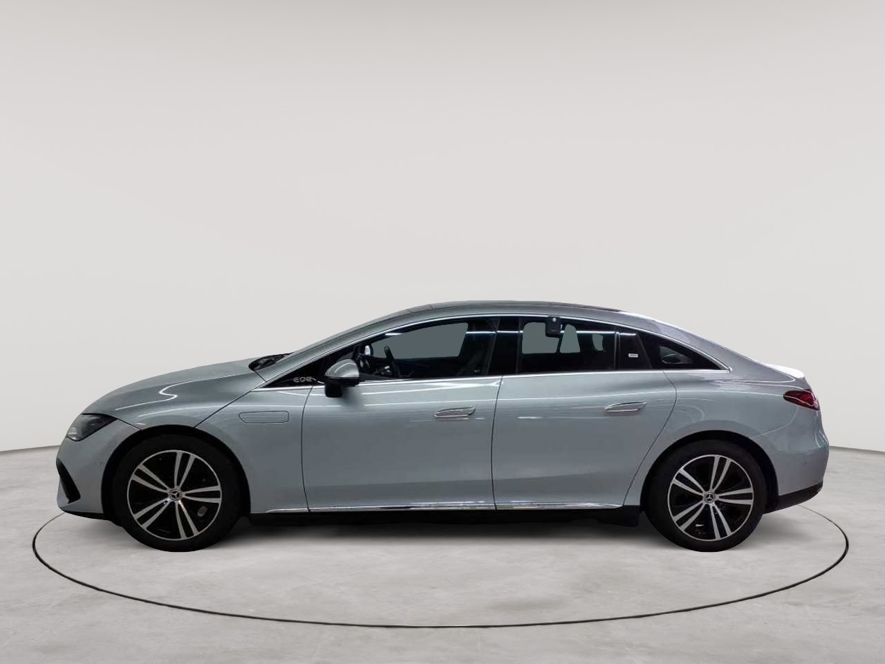 Mercedes-Benz EQE 350 Electric Art 6