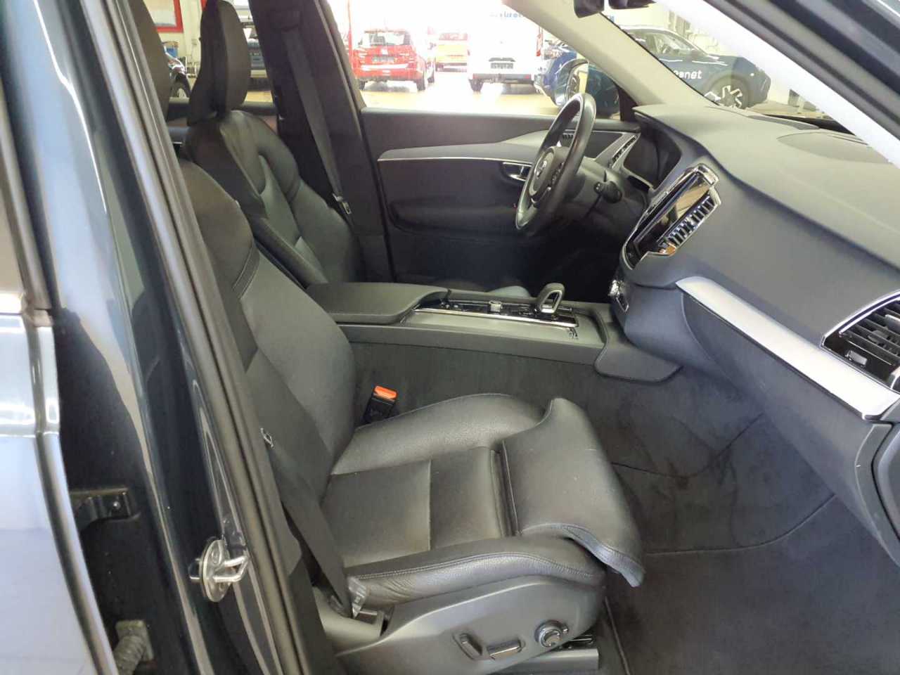 Volvo XC90 B5 D AWD Geartronic Momentum Pro 7