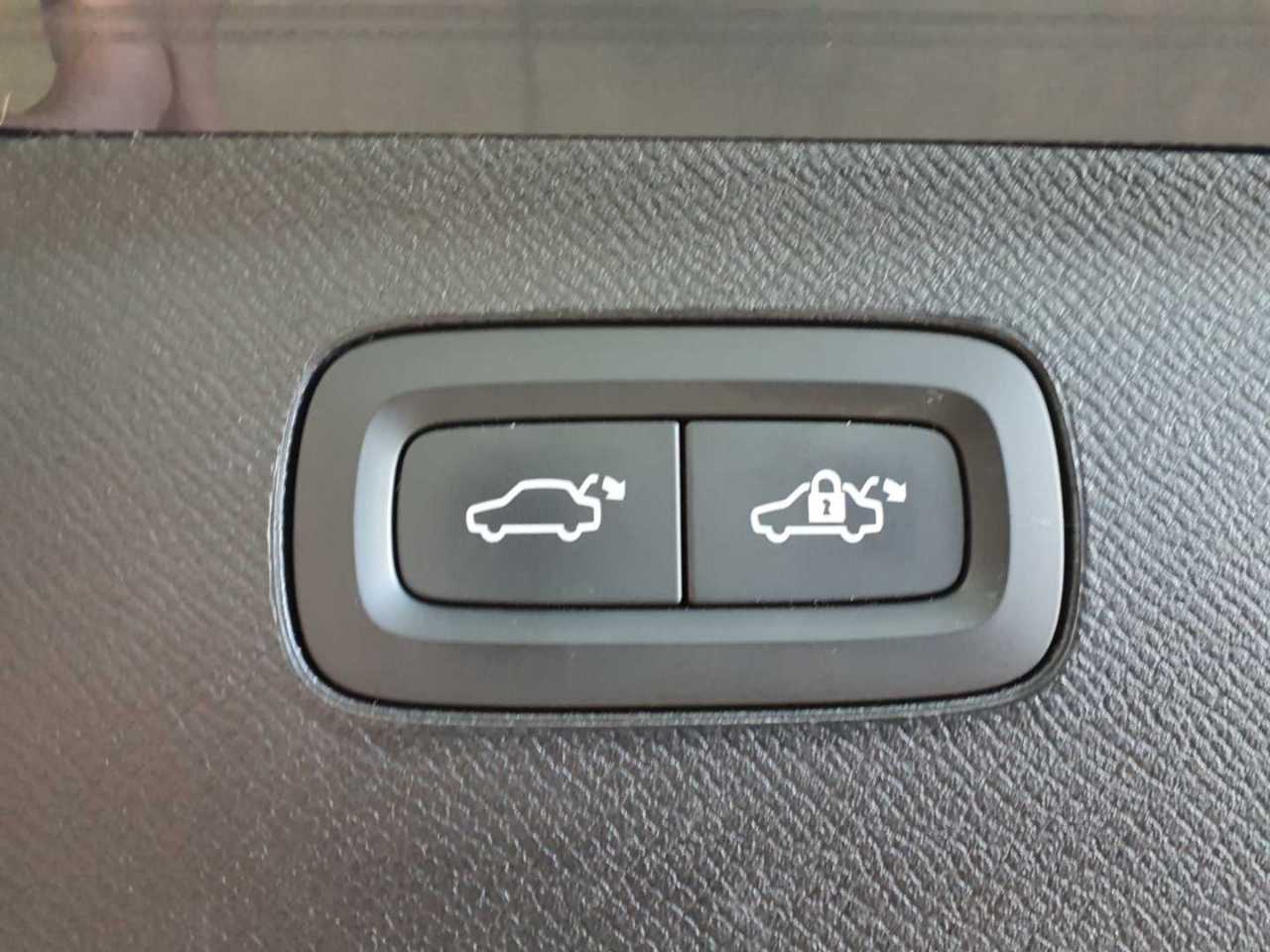 Volvo XC90 B5 D AWD Geartronic Momentum Pro 18