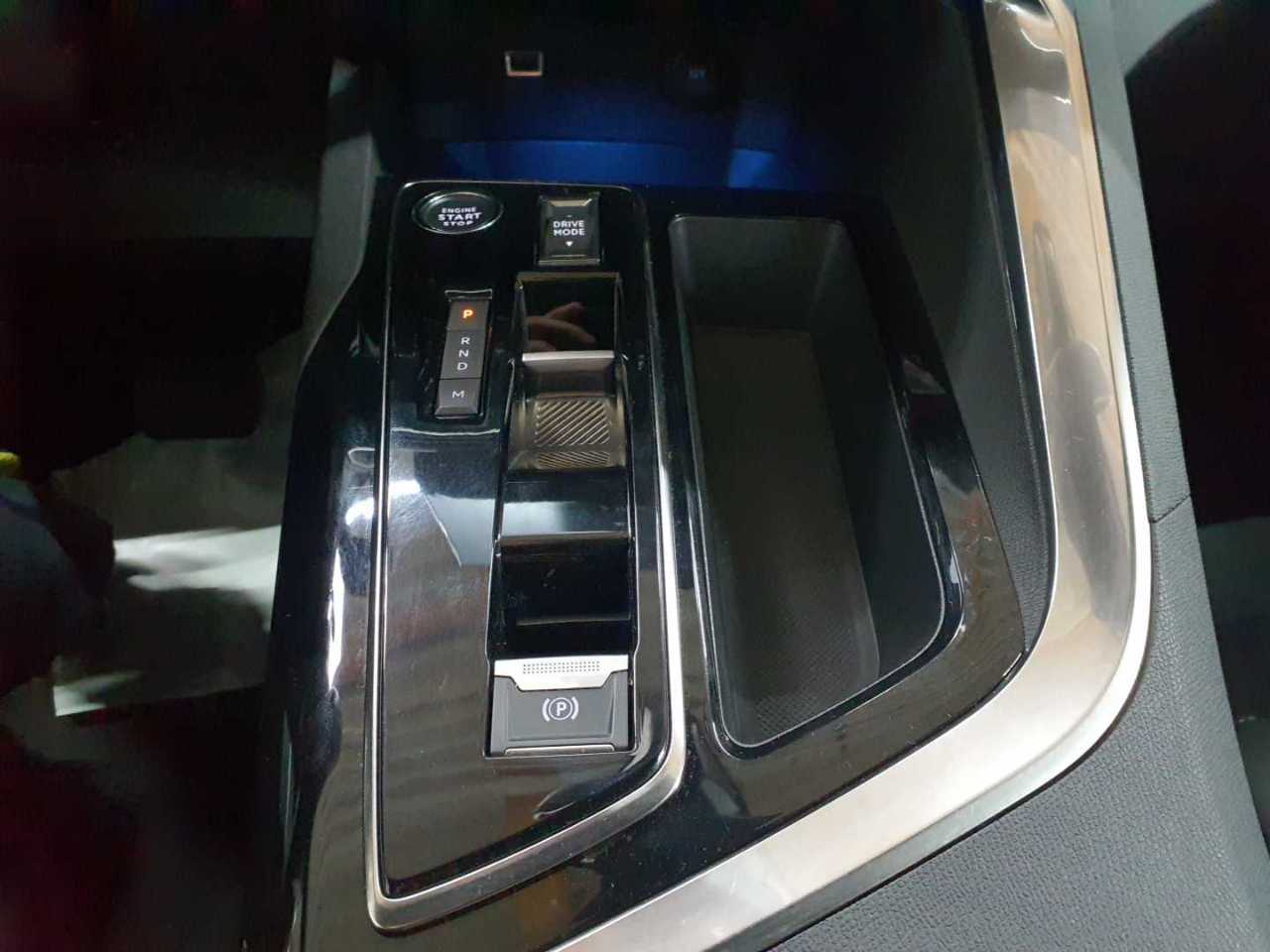 Peugeot 3008 PureTech 130 Stop & Start GPF EAT8 Allure Pack 10