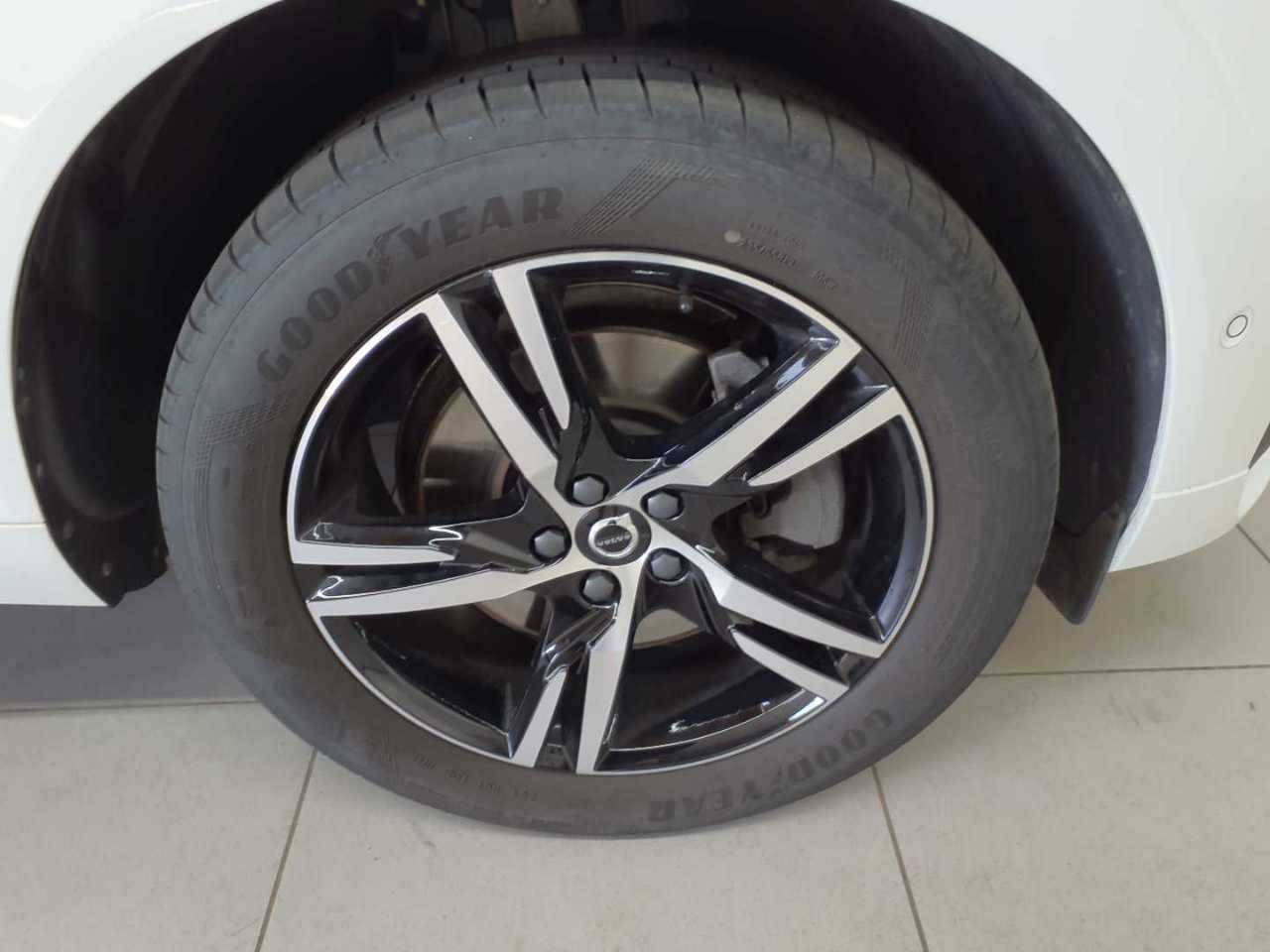 Volvo XC60 B4 D Geartronic RDesign 17