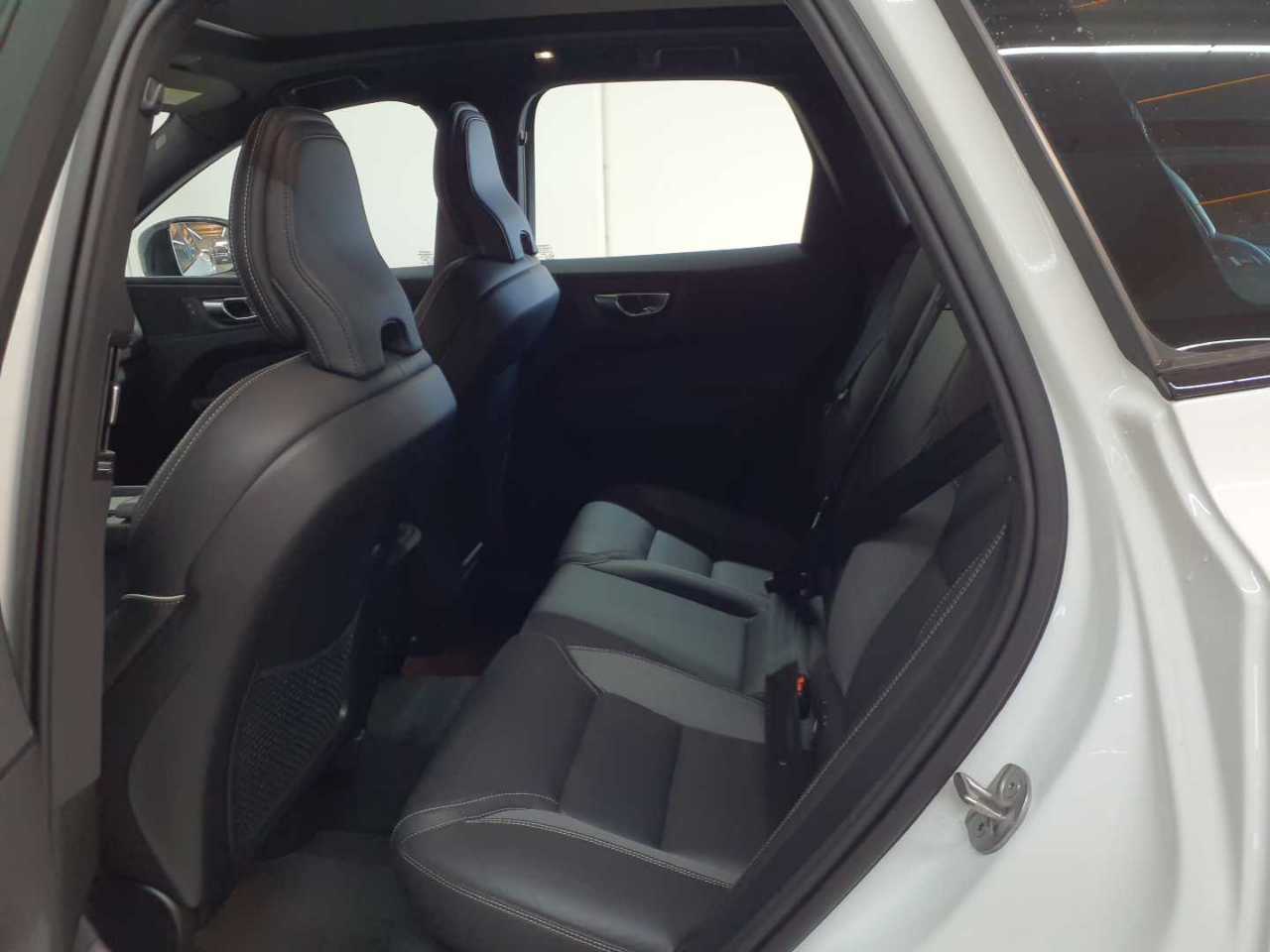 Volvo XC60 B4 D Geartronic RDesign 13