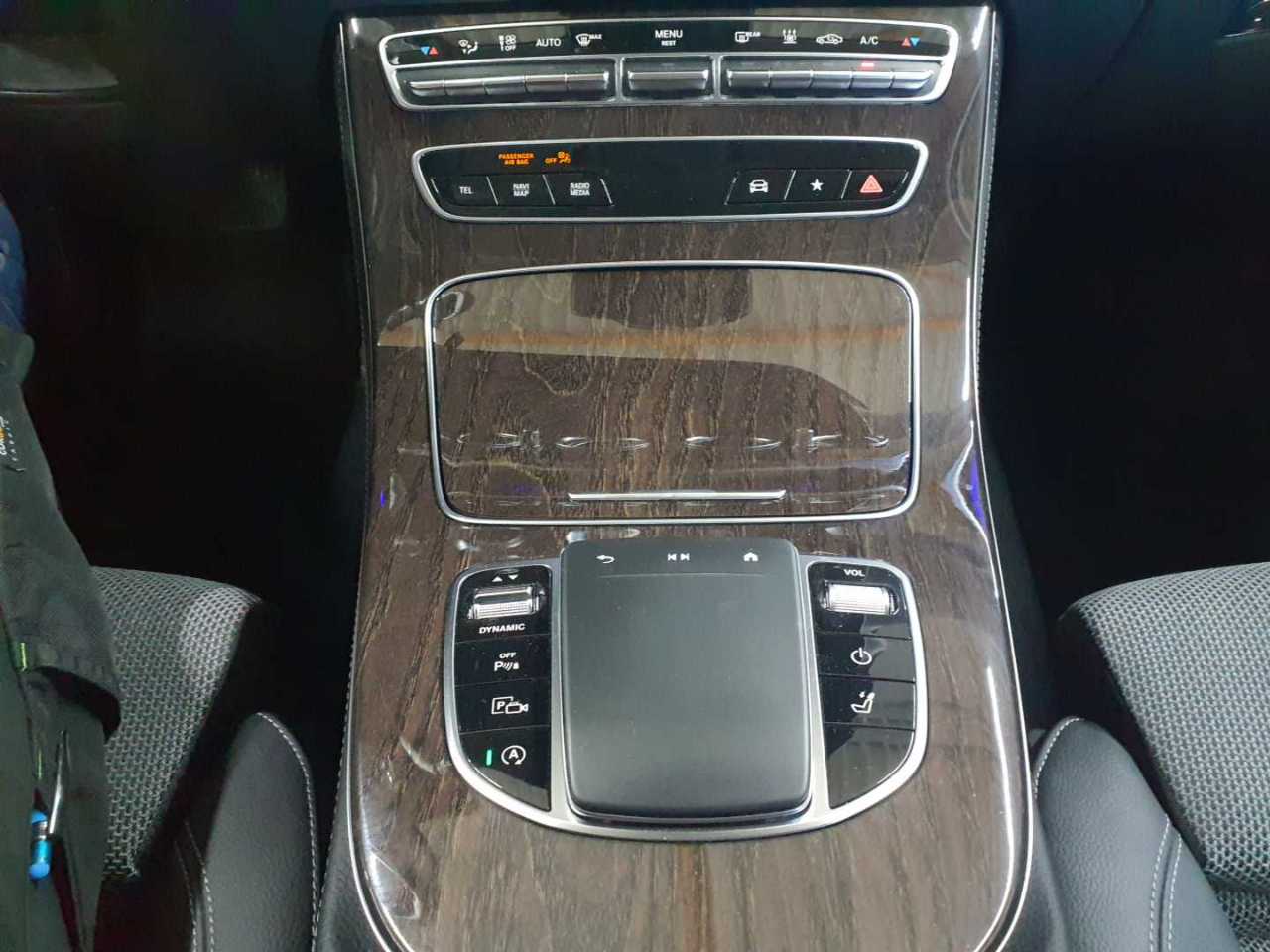 Mercedes-Benz E 220 d T 9G-TRONIC Avantgarde 10