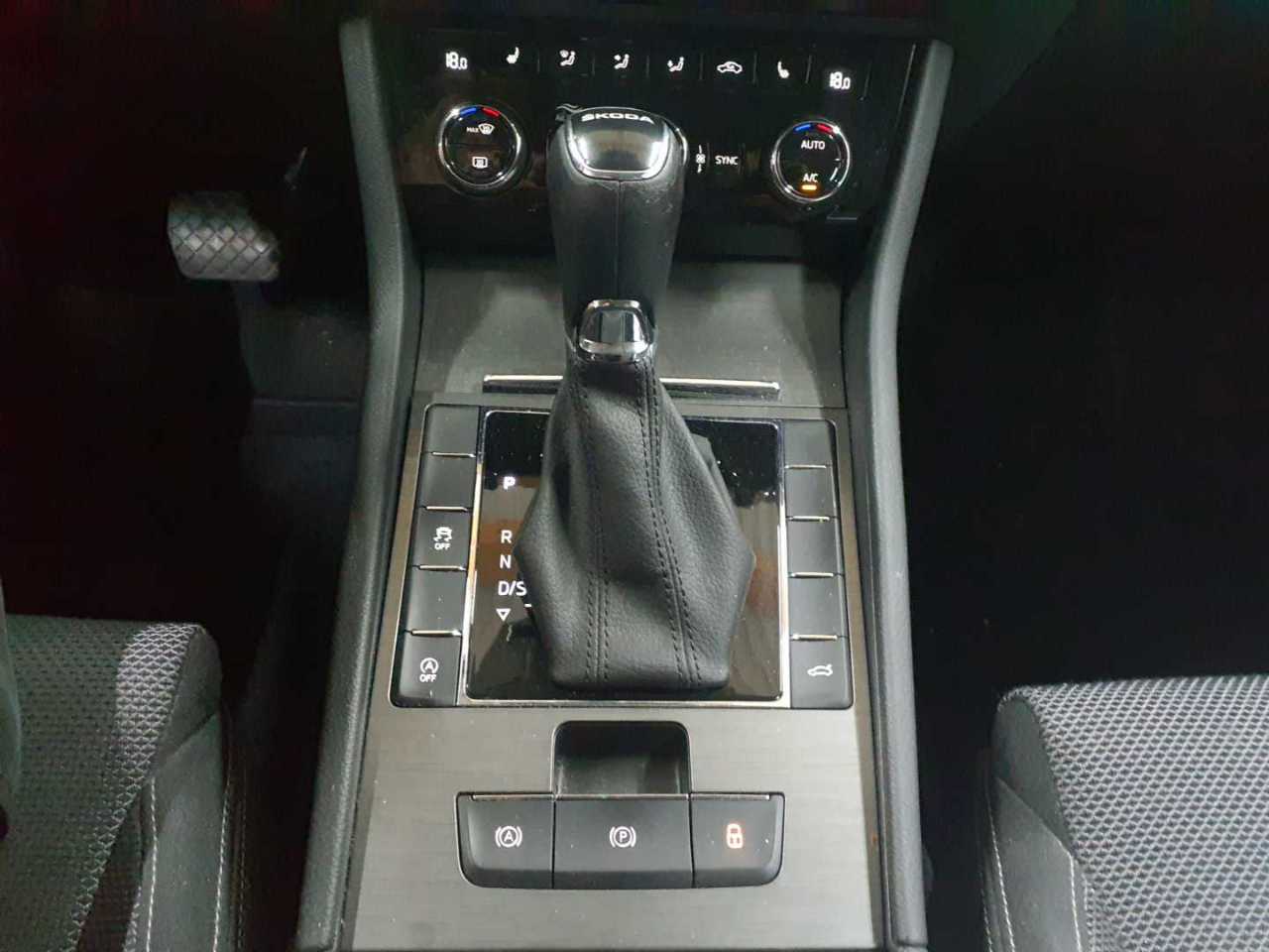 Skoda Superb 2.0 TDI DSG Style 5