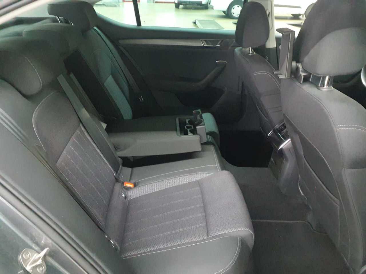 Skoda Superb 2.0 TDI DSG Style 10