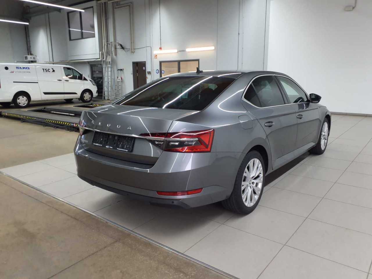Skoda Superb 2.0 TDI DSG Style 11