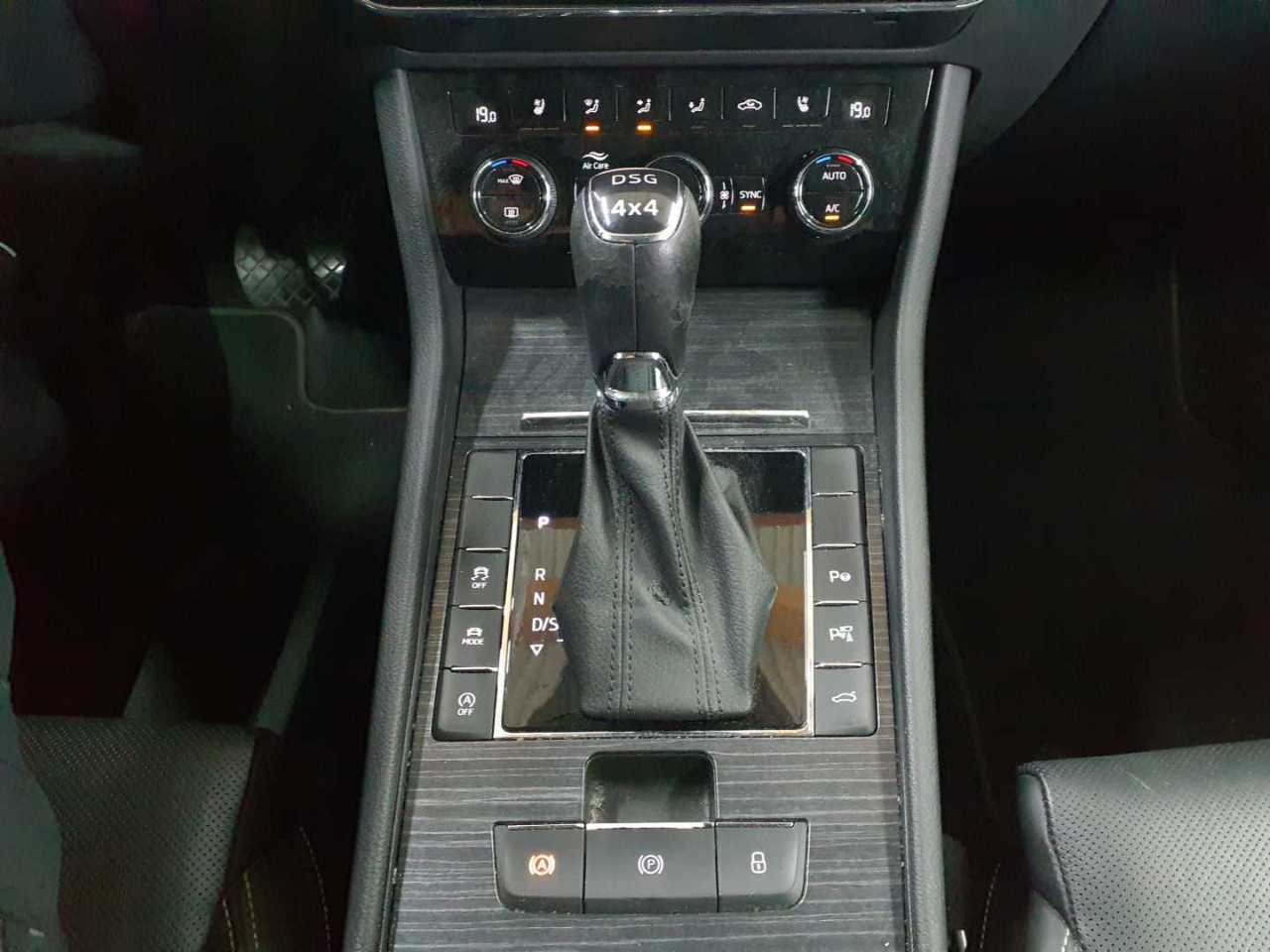 Skoda Superb Combi 2.0 TDI 4x4 DSG Premium Edition 10