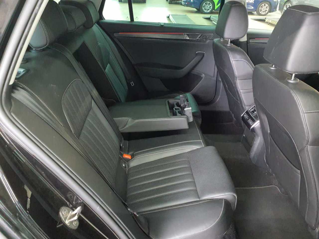 Skoda Superb Combi 2.0 TDI 4x4 DSG Premium Edition 13