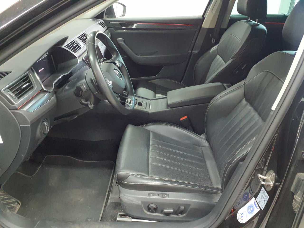 Skoda Superb Combi 2.0 TDI 4x4 DSG Premium Edition 8