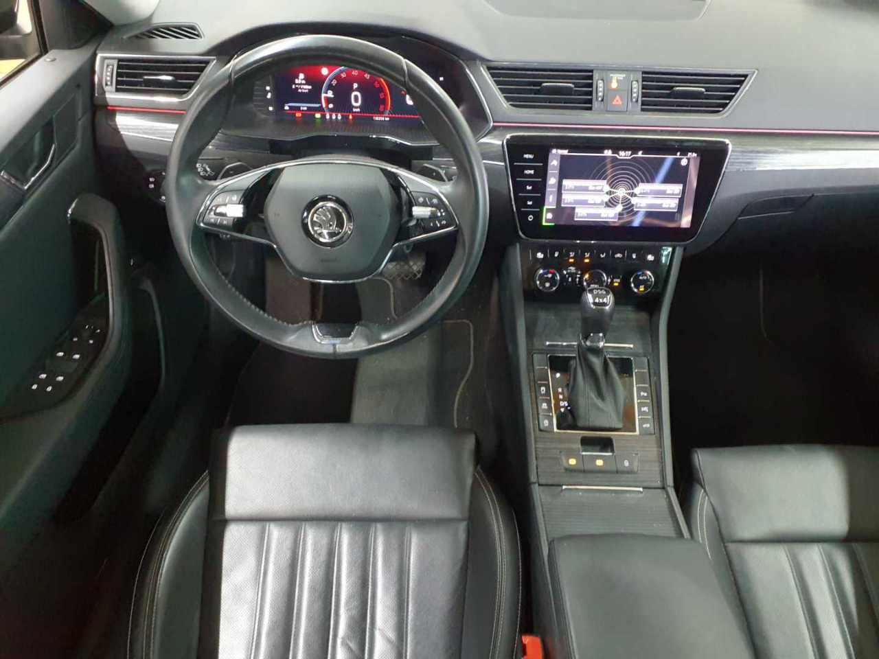 Skoda Superb Combi 2.0 TDI 4x4 DSG Premium Edition 9