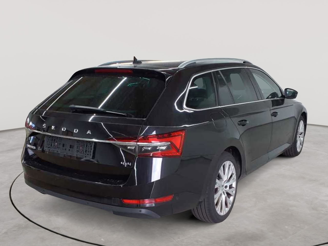 Skoda Superb Combi 2.0 TDI 4x4 DSG Premium Edition 4