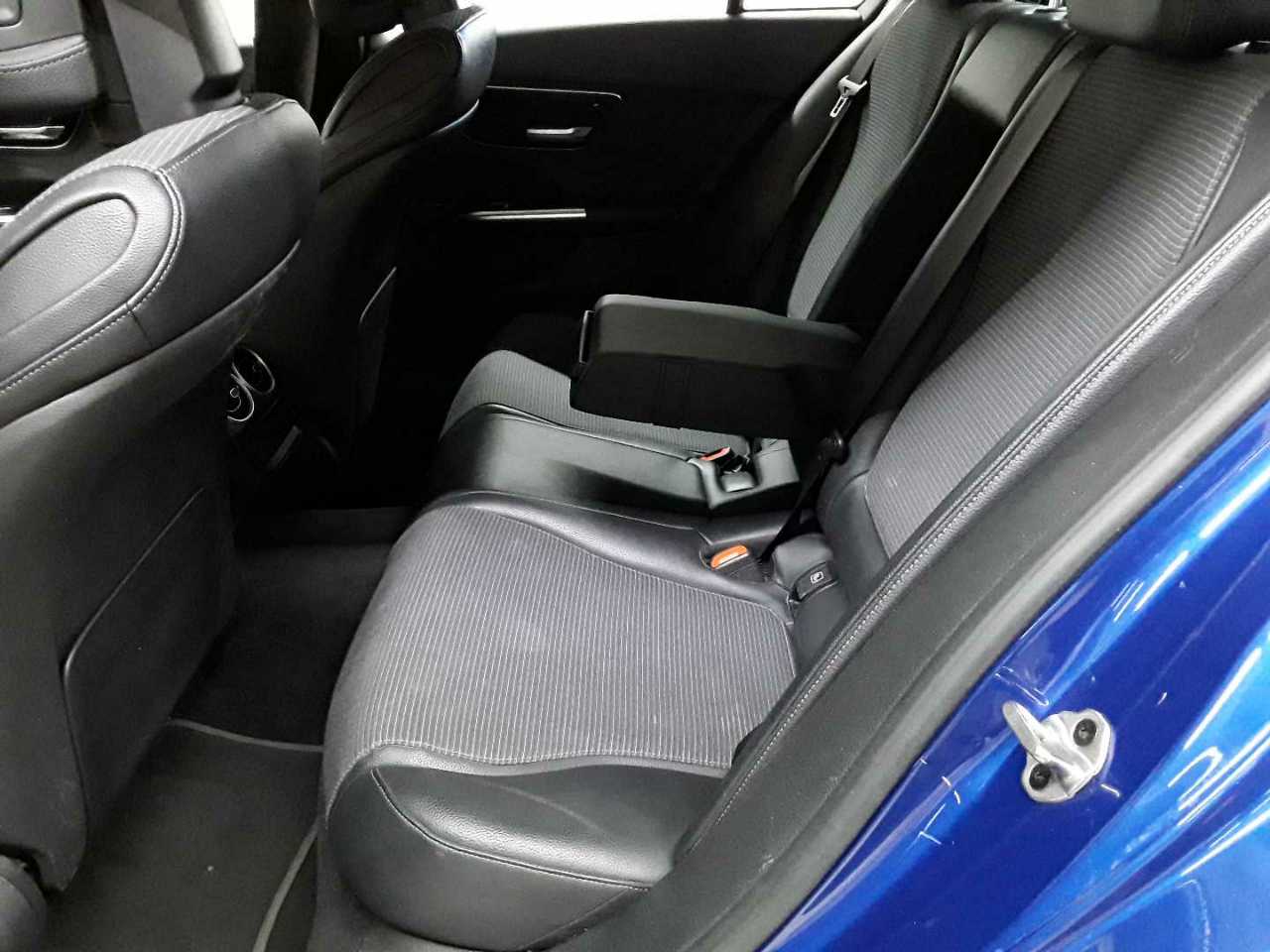 Mercedes-Benz C 300 e 9G-TRONIC Avantgarde 13