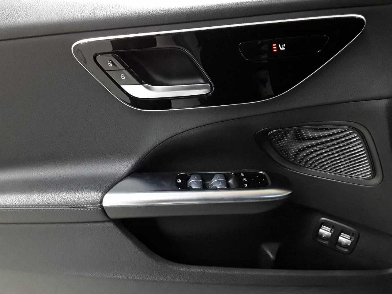 Mercedes-Benz C 300 e 9G-TRONIC Avantgarde 16