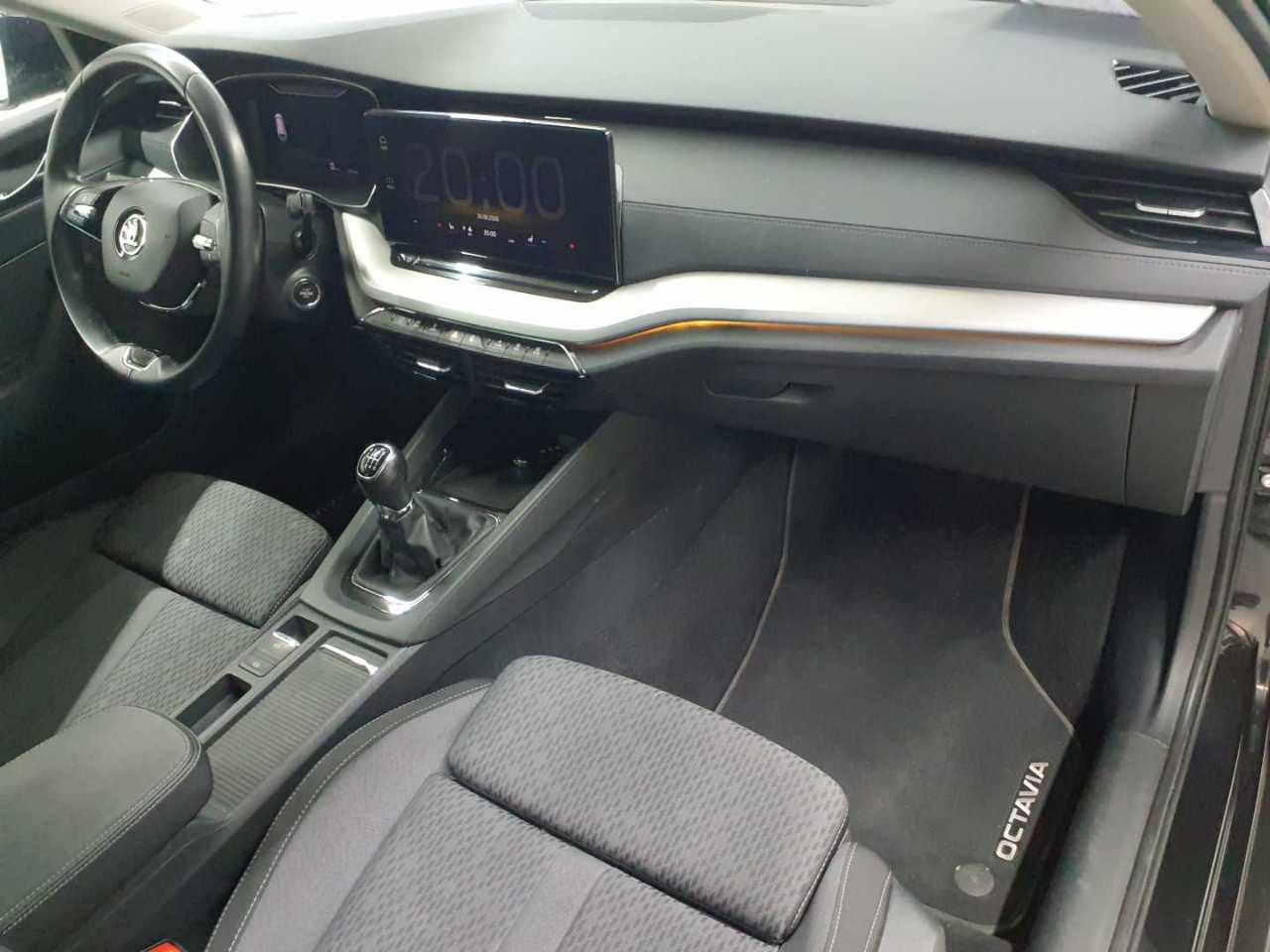 Skoda Octavia Combi 2.0 TDI Clever 9
